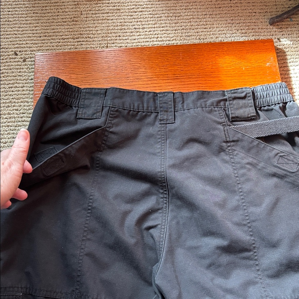 5.11 TACTICAL SERIES cargo, utility,pants. Black. Many pockets. Size W. 40 L. 34 - Picture 8 of 8